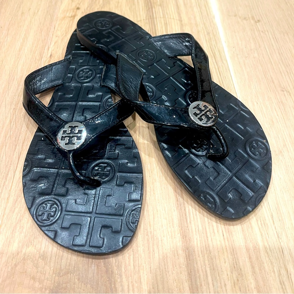 Authentic Tory Burch black patent thing sandal size 6.5